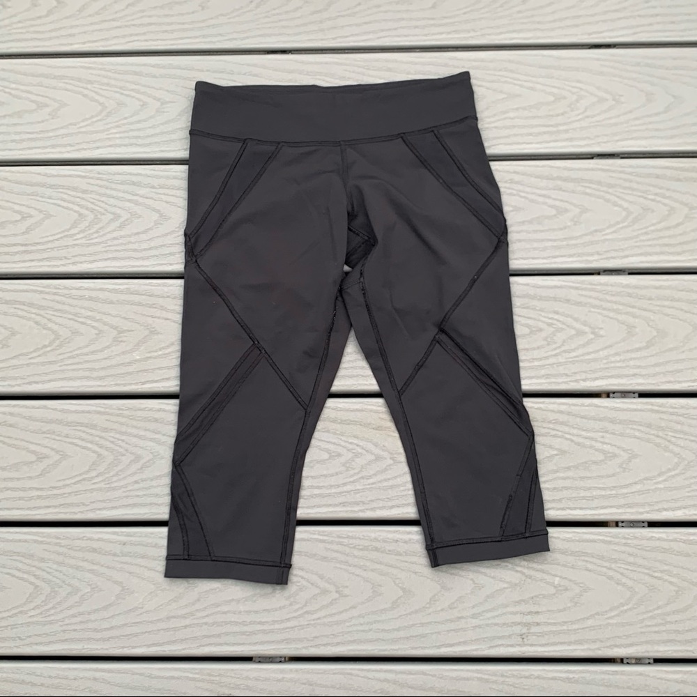 LULULEMON Capri Length Yoga Workout Pants Size 6